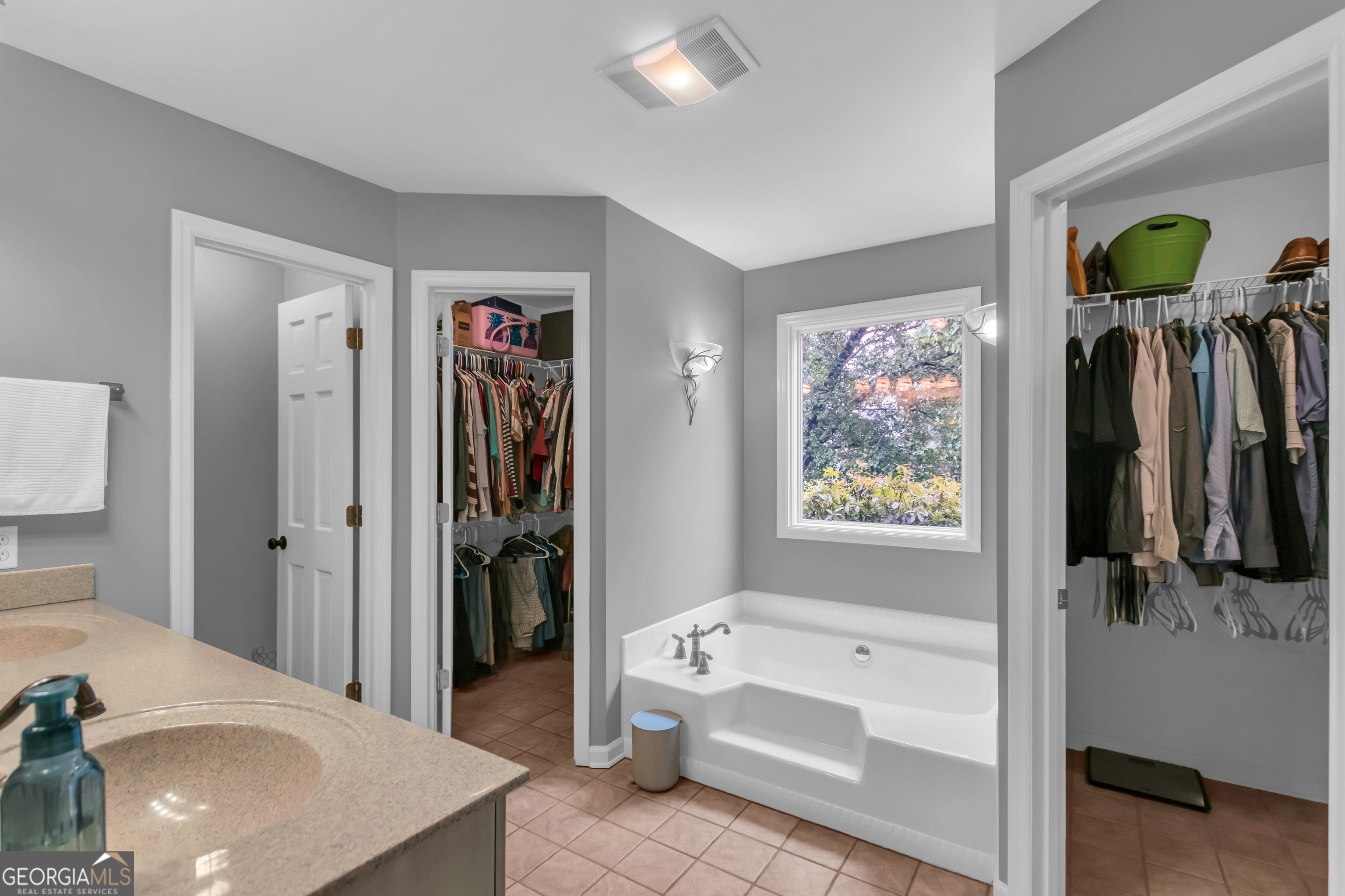 Clarkesville, Georgia 30523, United States, 4 Bedrooms Bedrooms, ,2 BathroomsBathrooms,Residential,Pending,149924