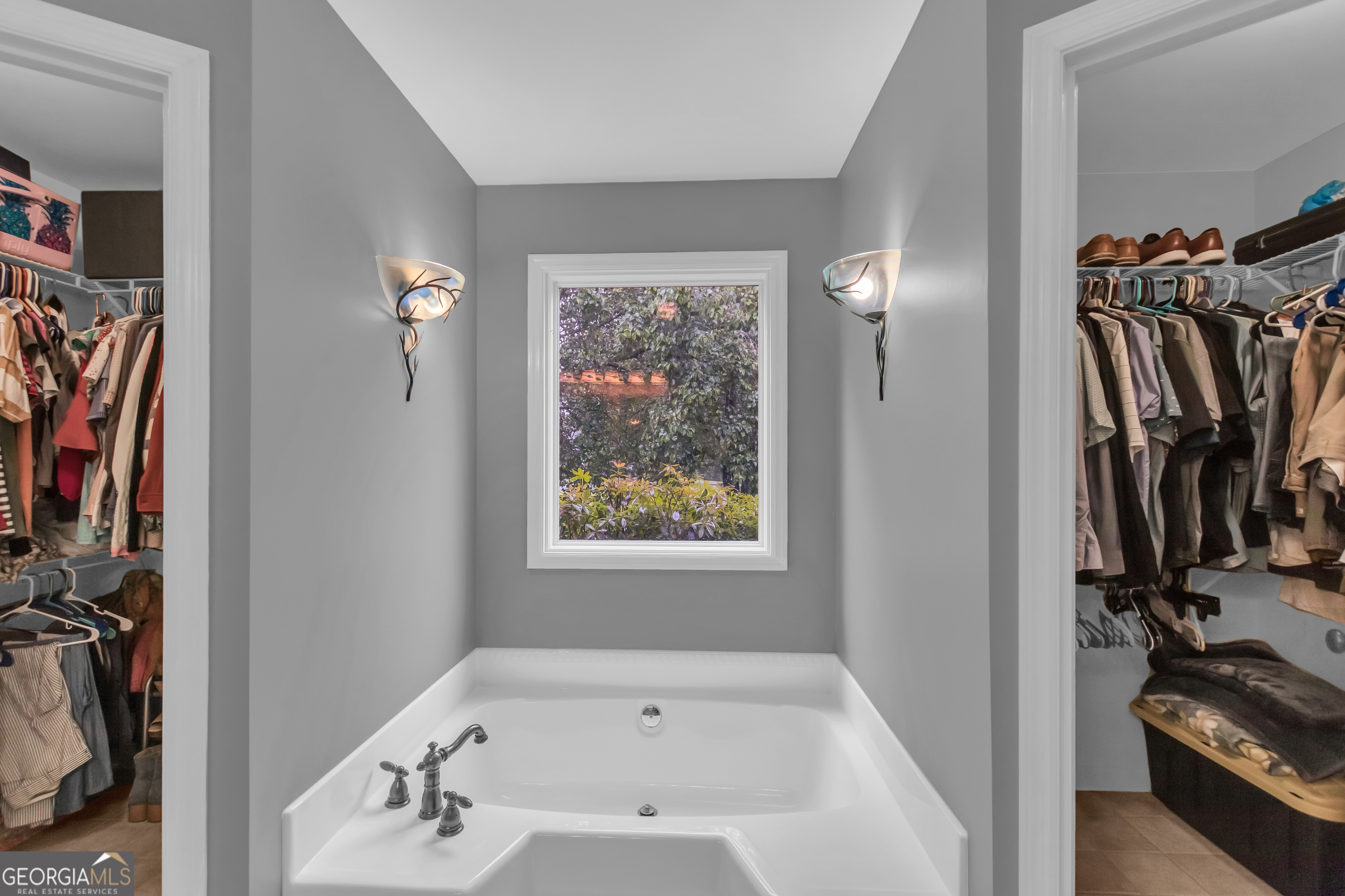 Clarkesville, Georgia 30523, United States, 4 Bedrooms Bedrooms, ,2 BathroomsBathrooms,Residential,Pending,149924