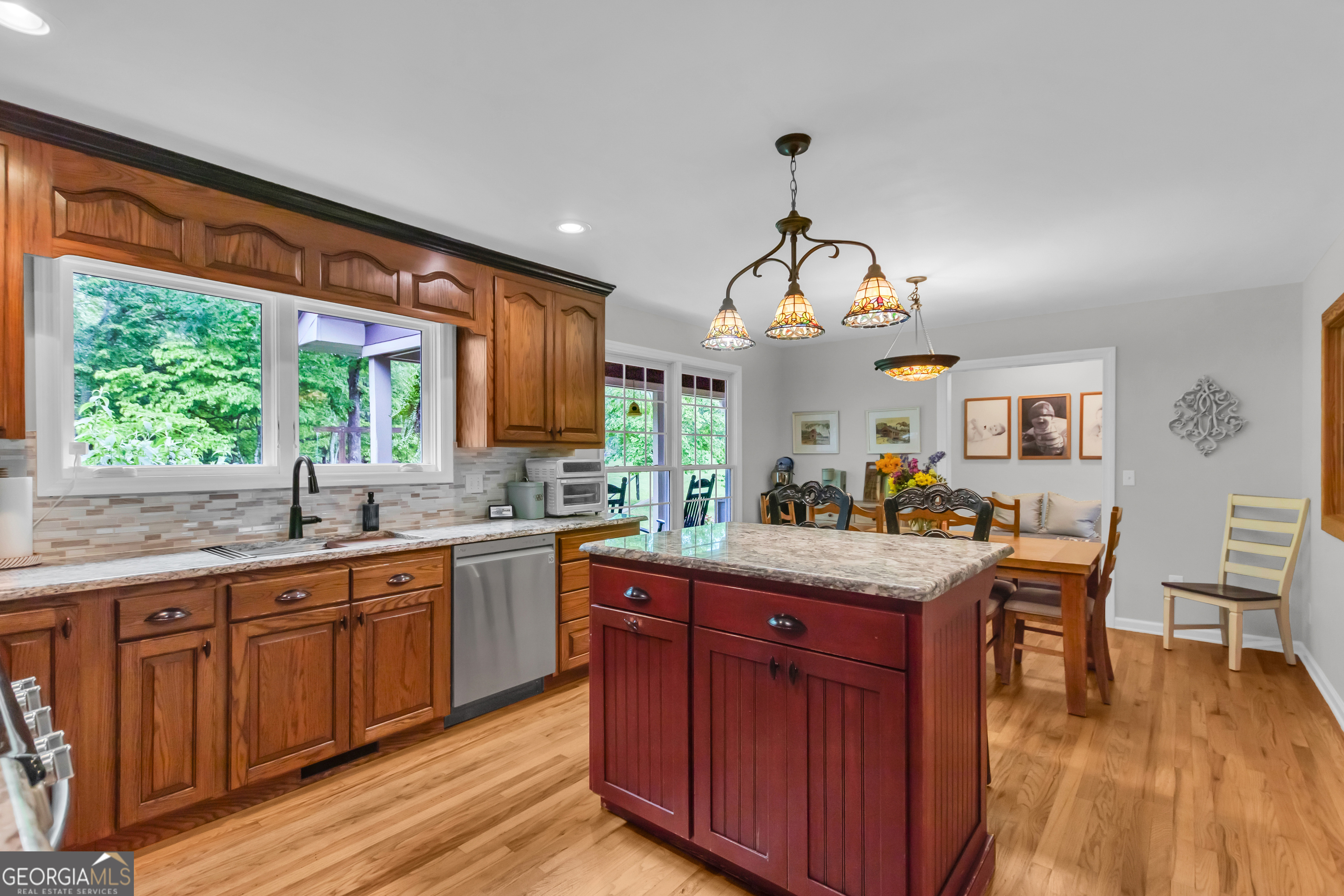 Clarkesville, Georgia 30523, United States, 4 Bedrooms Bedrooms, ,2 BathroomsBathrooms,Residential,Pending,149924