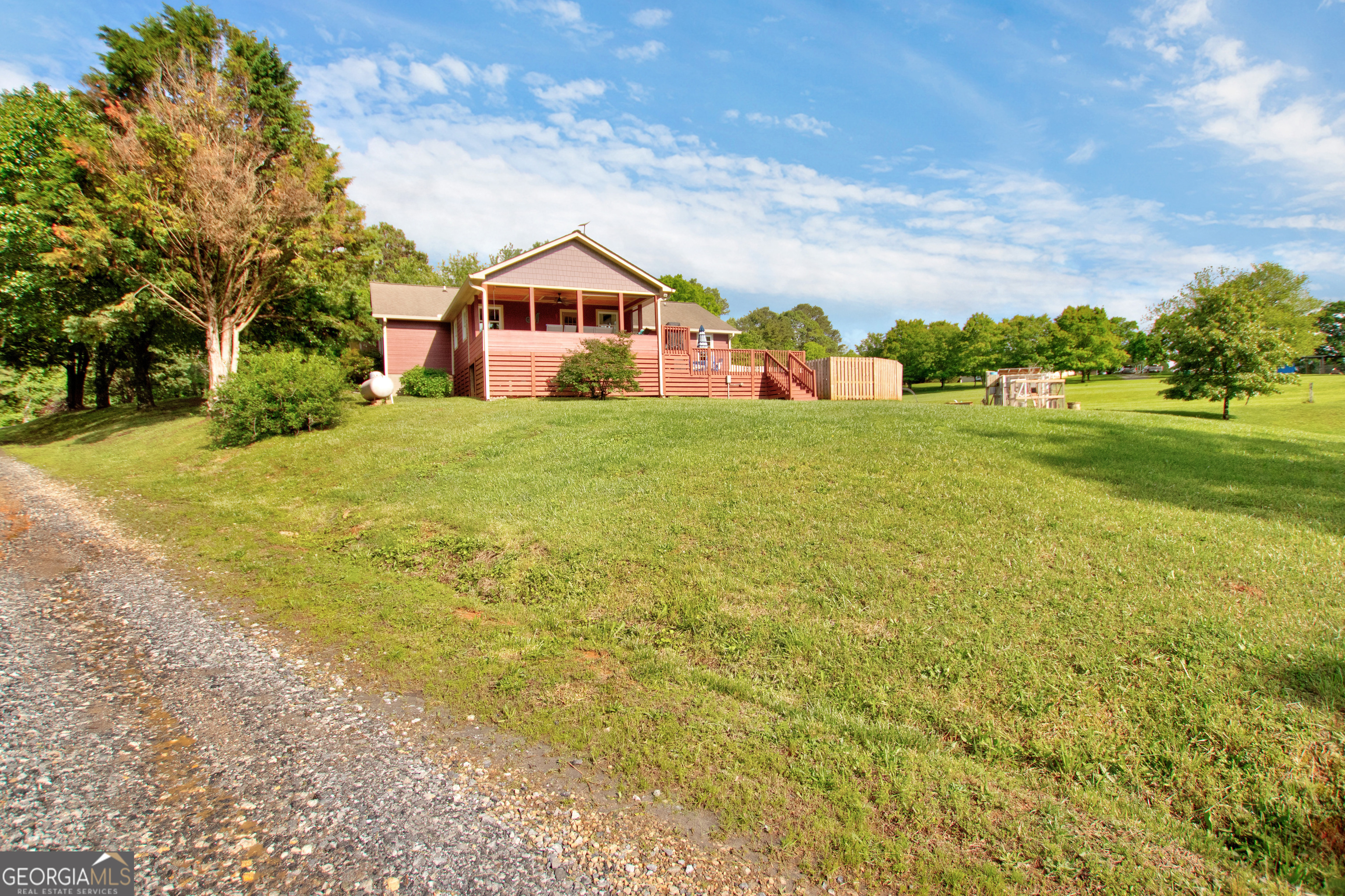 Clarkesville, Georgia 30523, United States, 4 Bedrooms Bedrooms, ,2 BathroomsBathrooms,Residential,Pending,149924