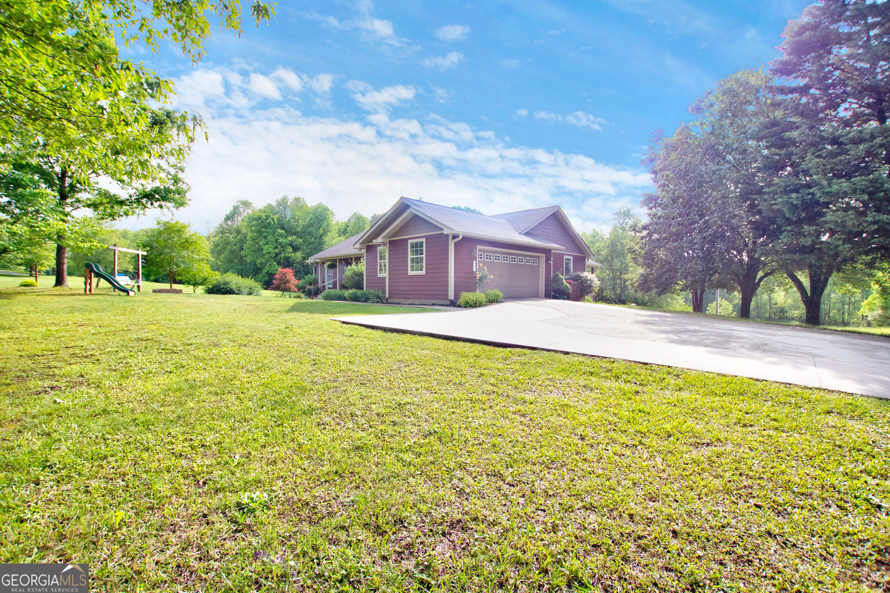 Clarkesville, Georgia 30523, United States, 4 Bedrooms Bedrooms, ,2 BathroomsBathrooms,Residential,Pending,149924