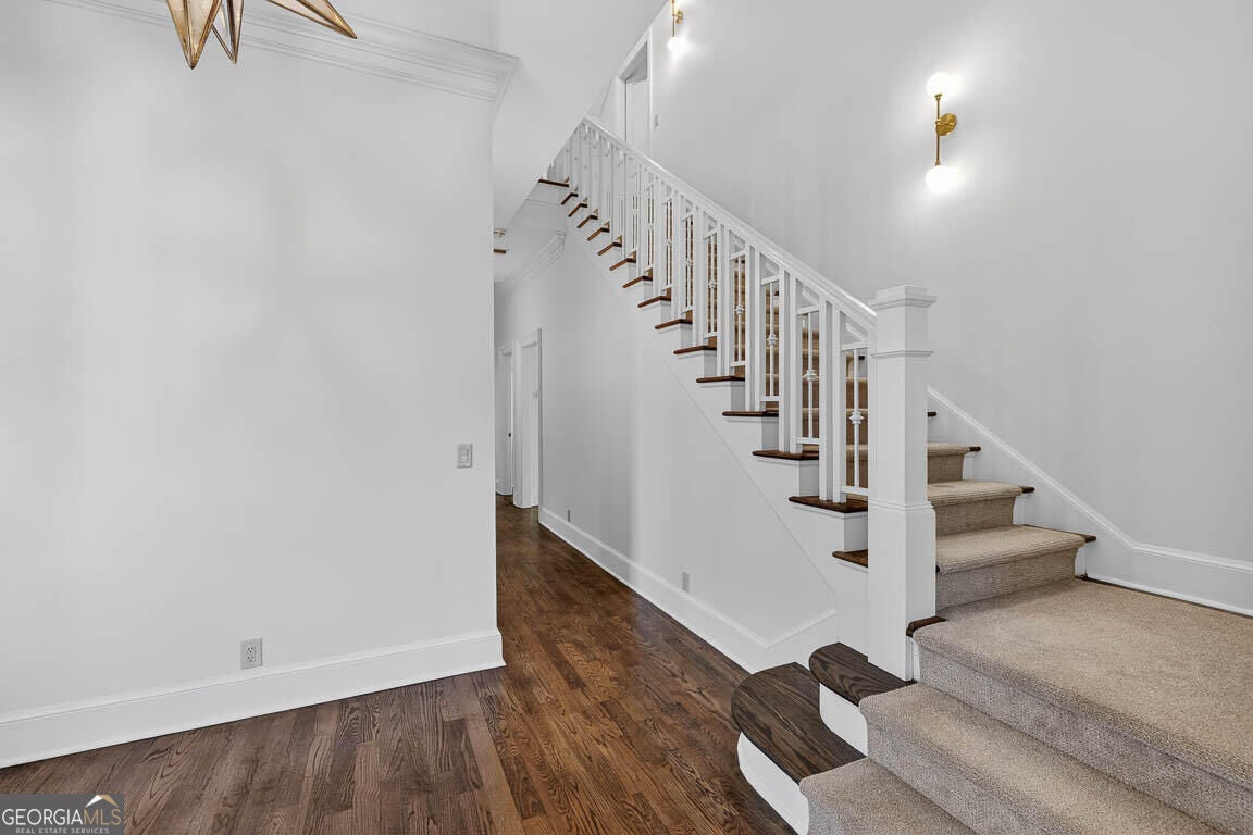 105 Hawkins Island CIR