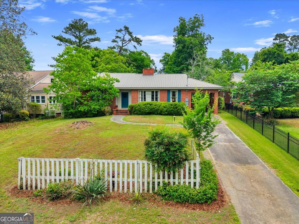 Photo of 525 Corbin Terrace, Macon, GA 31204 (MLS # 10765259)