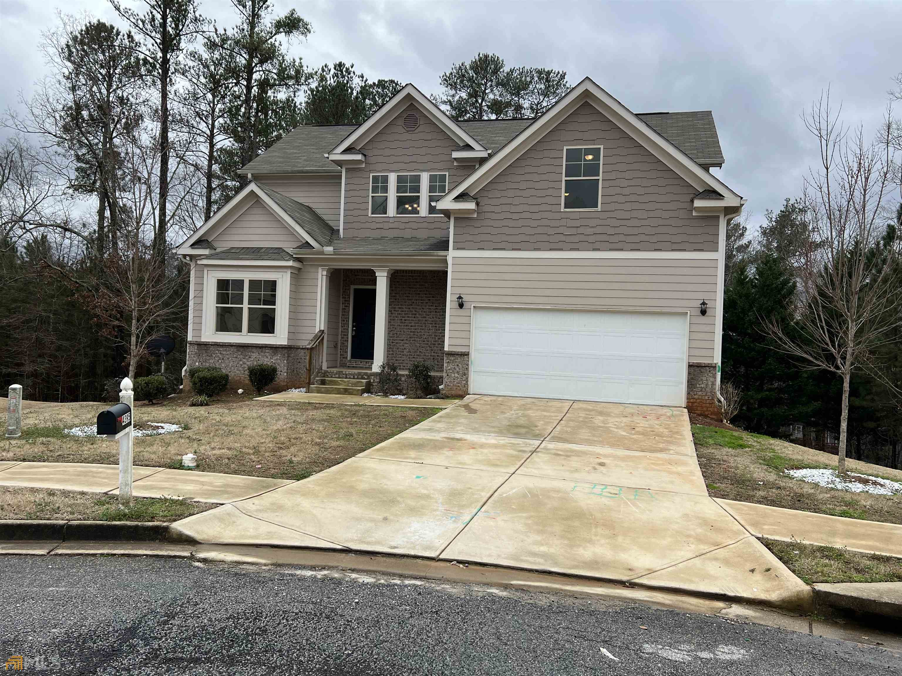 THIS 4 BEDROOD AND 2.5 BATH BEAUTIFUL HOME FEATURES WITH OPEN CONCEPT KITCHEN, LIVING ROOM, LARGE MASTER BEDROOM, CARPET UPPER FLOOR. READY TO MOVE-IN CONDITION. FRESH PAINTED AND NEW CARPET.