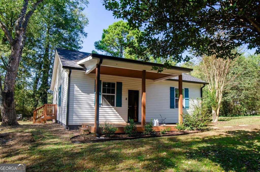 Photo of 19 Lakeview Drive SE, Cartersville, GA 30121 (MLS # 10875536)