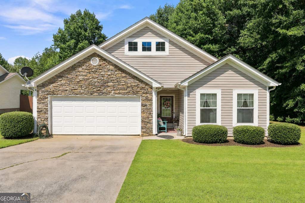 Photo of 118 Meadowbrook Lane, Grantville, GA 30220 (MLS # 10827939)