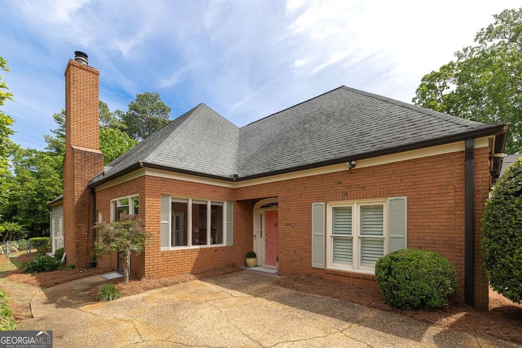 Photo of 570 Rock Springs Road NE, Atlanta, GA 30324 (MLS # 10762954)