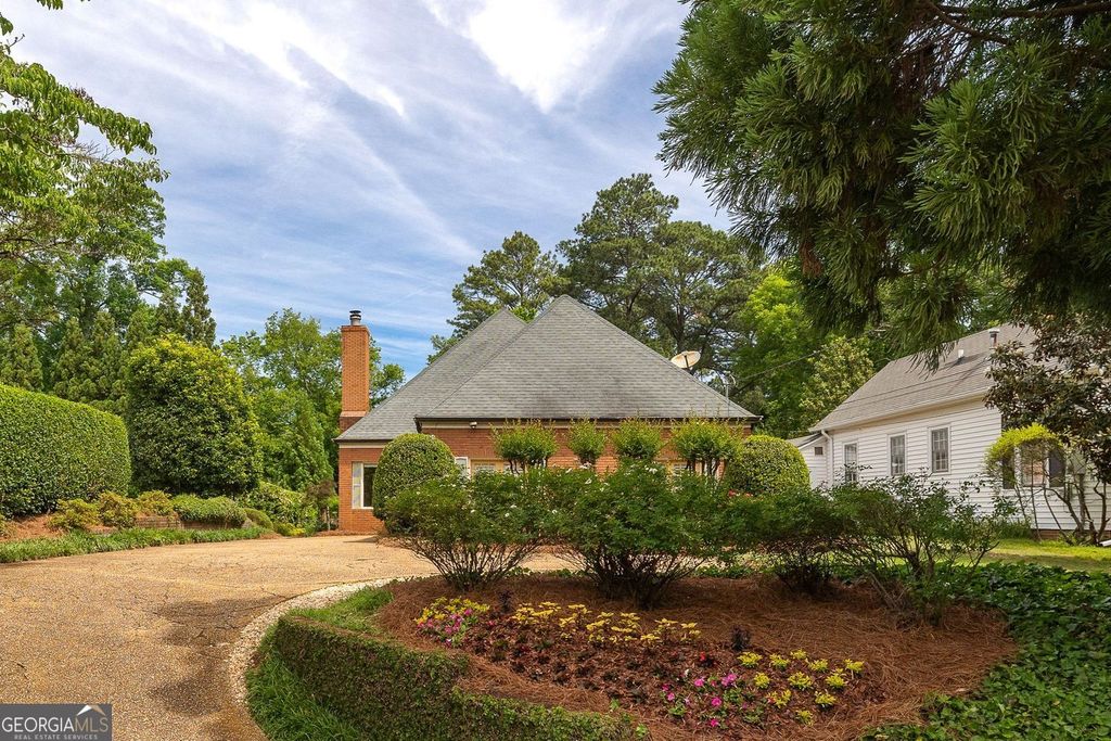 Photo of 570 Rock Springs Road NE, Atlanta, GA 30324 (MLS # 10762954)