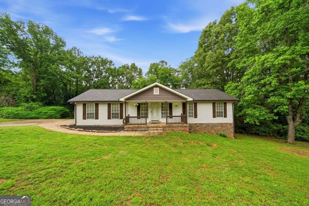 Photo of 516 Fieldwood Dr, Adairsville, GA 30103 (MLS # 10769852)