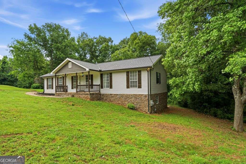 Photo of 516 Fieldwood Dr, Adairsville, GA 30103 (MLS # 10769852)