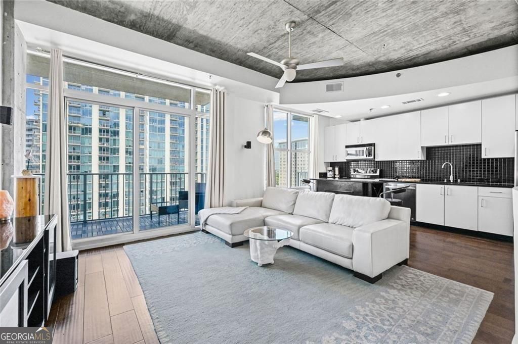 Photo of 250 Pharr Road NE #1304, Atlanta, GA 30305 (MLS # 10769137)