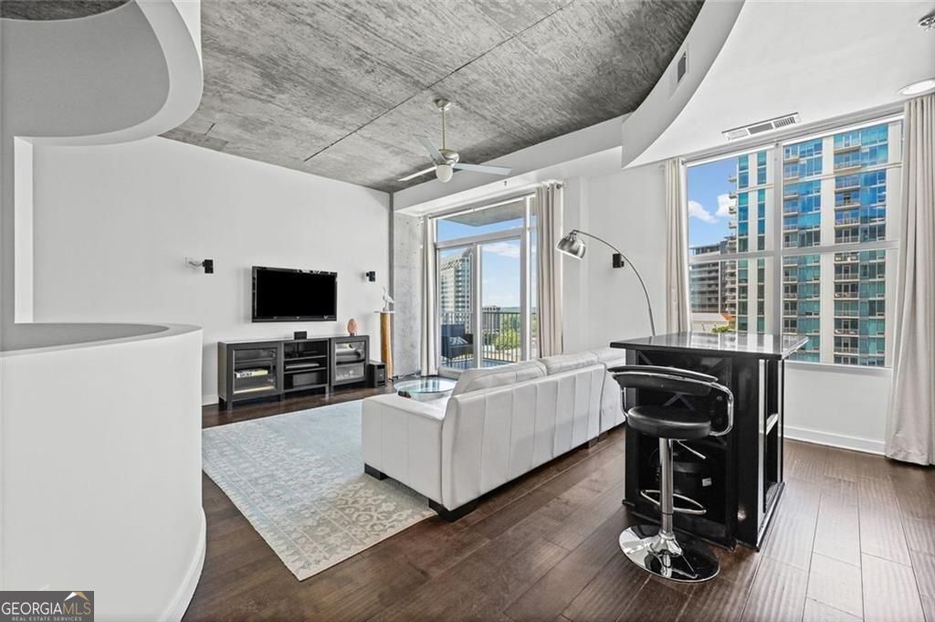 Photo of 250 Pharr Road NE #1304, Atlanta, GA 30305 (MLS # 10769137)