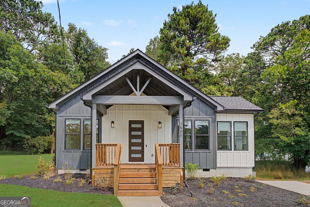 Photo of 1409 Mims Street SW, Atlanta, GA 30314 (MLS # 10835672)