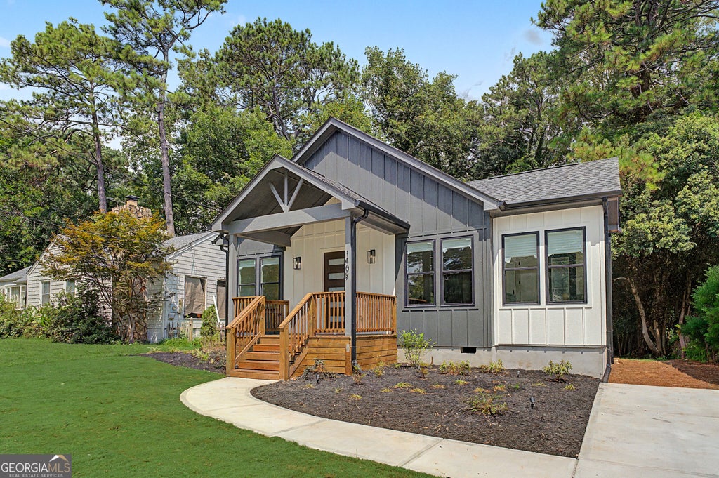 Photo of 1409 Mims Street SW, Atlanta, GA 30314 (MLS # 10835672)