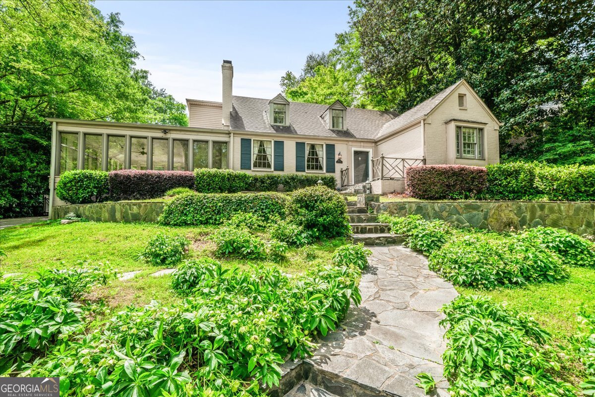 2039 Springlake DR NW