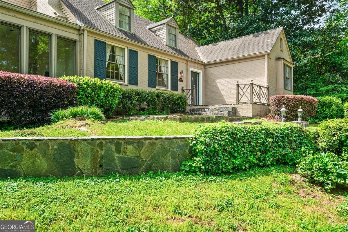 2039 Springlake DR NW