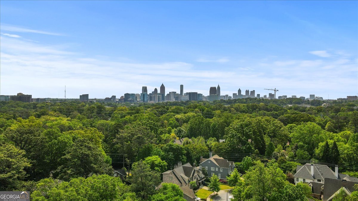 2039 Springlake DR NW