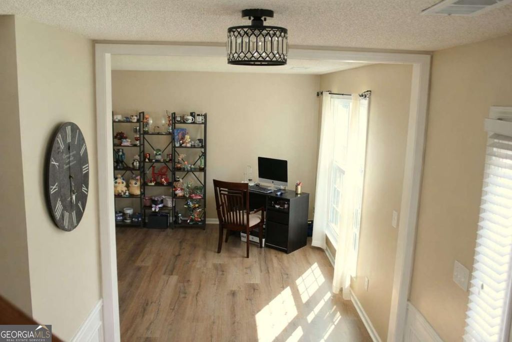Photo of 660 Glenbarrett Court NE, Marietta, GA 30066 (MLS # 10795645)
