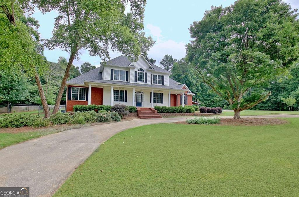 Photo of 375 Williamsburg Circle, Mcdonough, GA 30253 (MLS # 10774988)