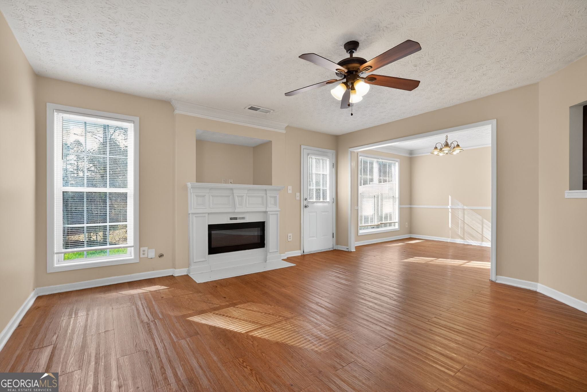 3885 Riverside PKWY