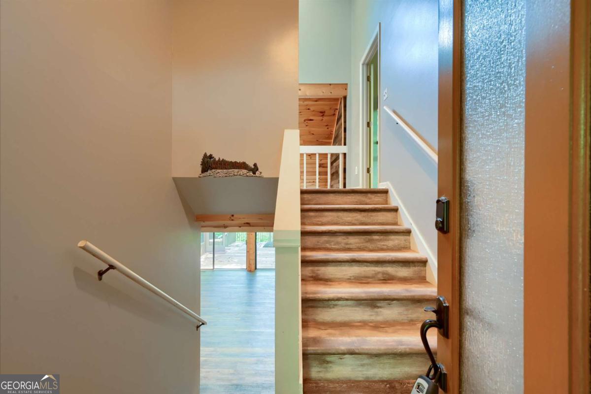 275 Ridgeview DR