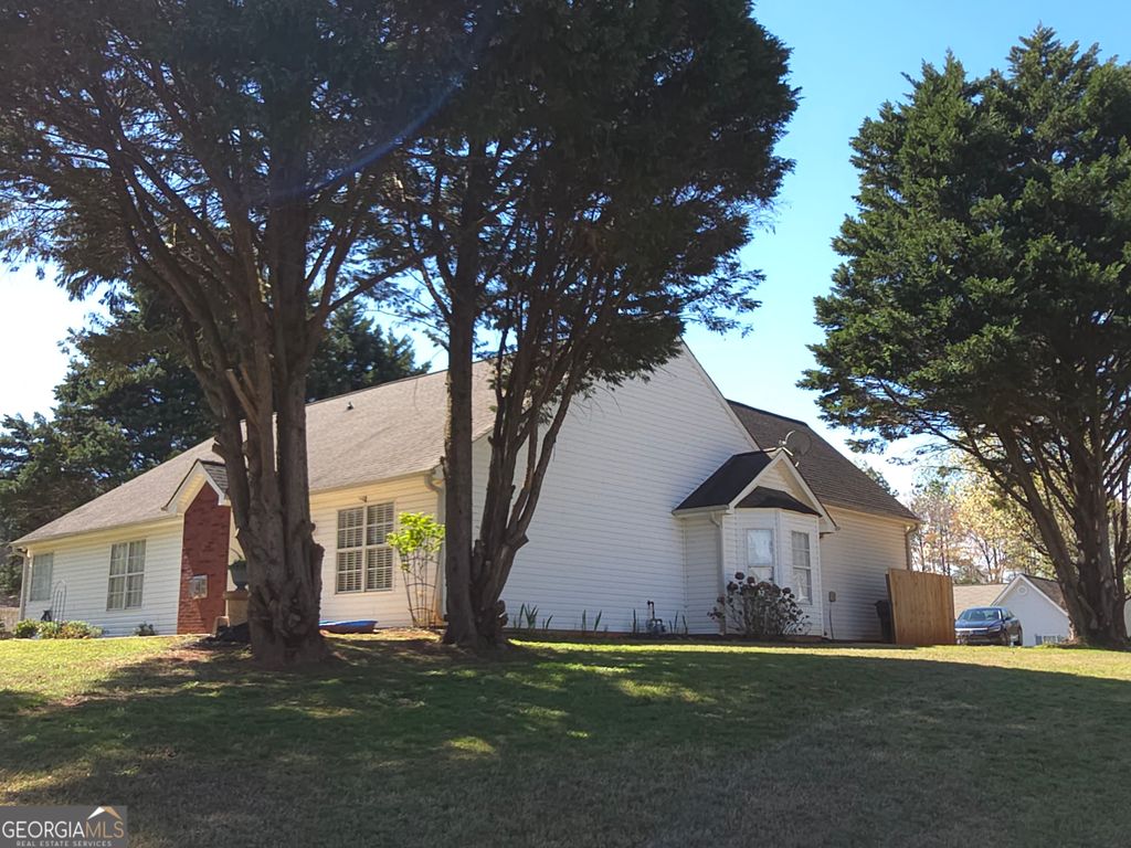 Photo of 2355 Pemberton Point, Buford, GA 30519 (MLS # 10741467)