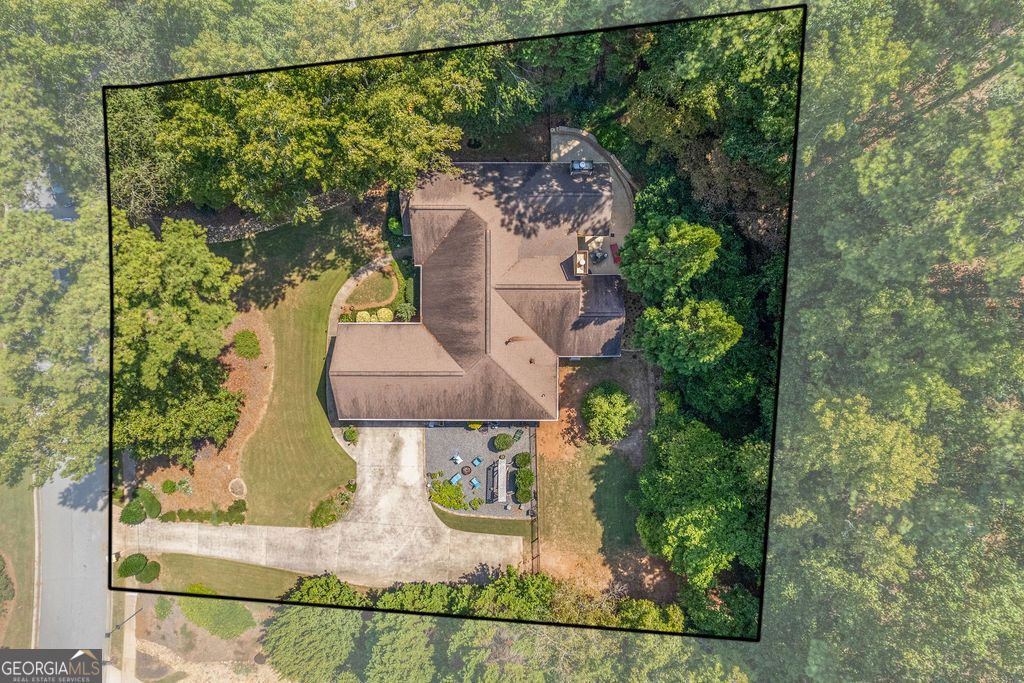 Photo of 100 South Shore Drive, Newnan, GA 30263 (MLS # 10670072)