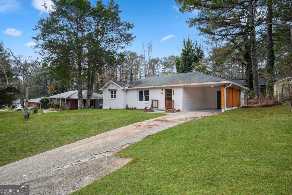 Photo of 2327 El Paso Road SW, Atlanta, GA 30331 (MLS # 10668673)