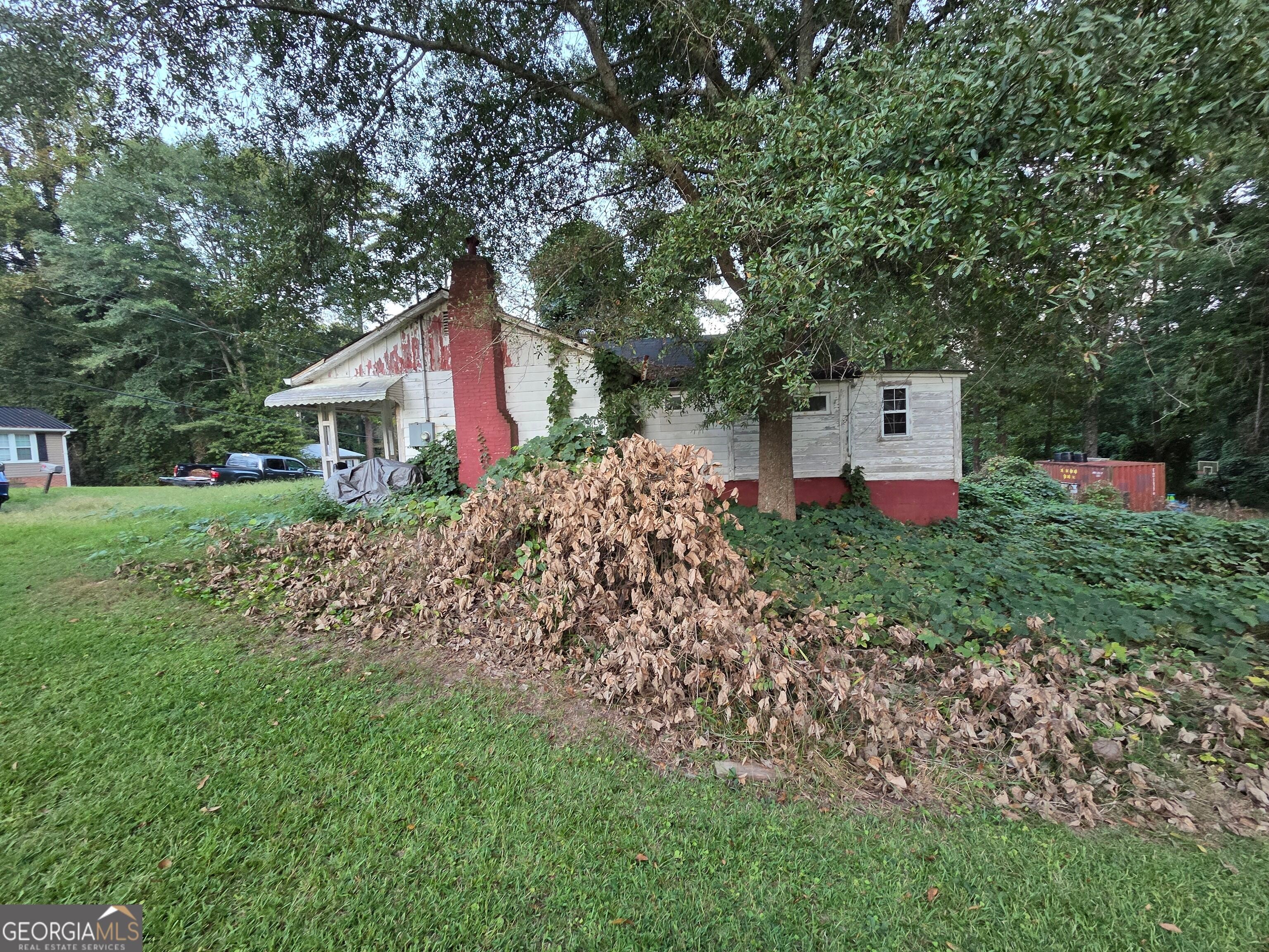 206 Edwards ST