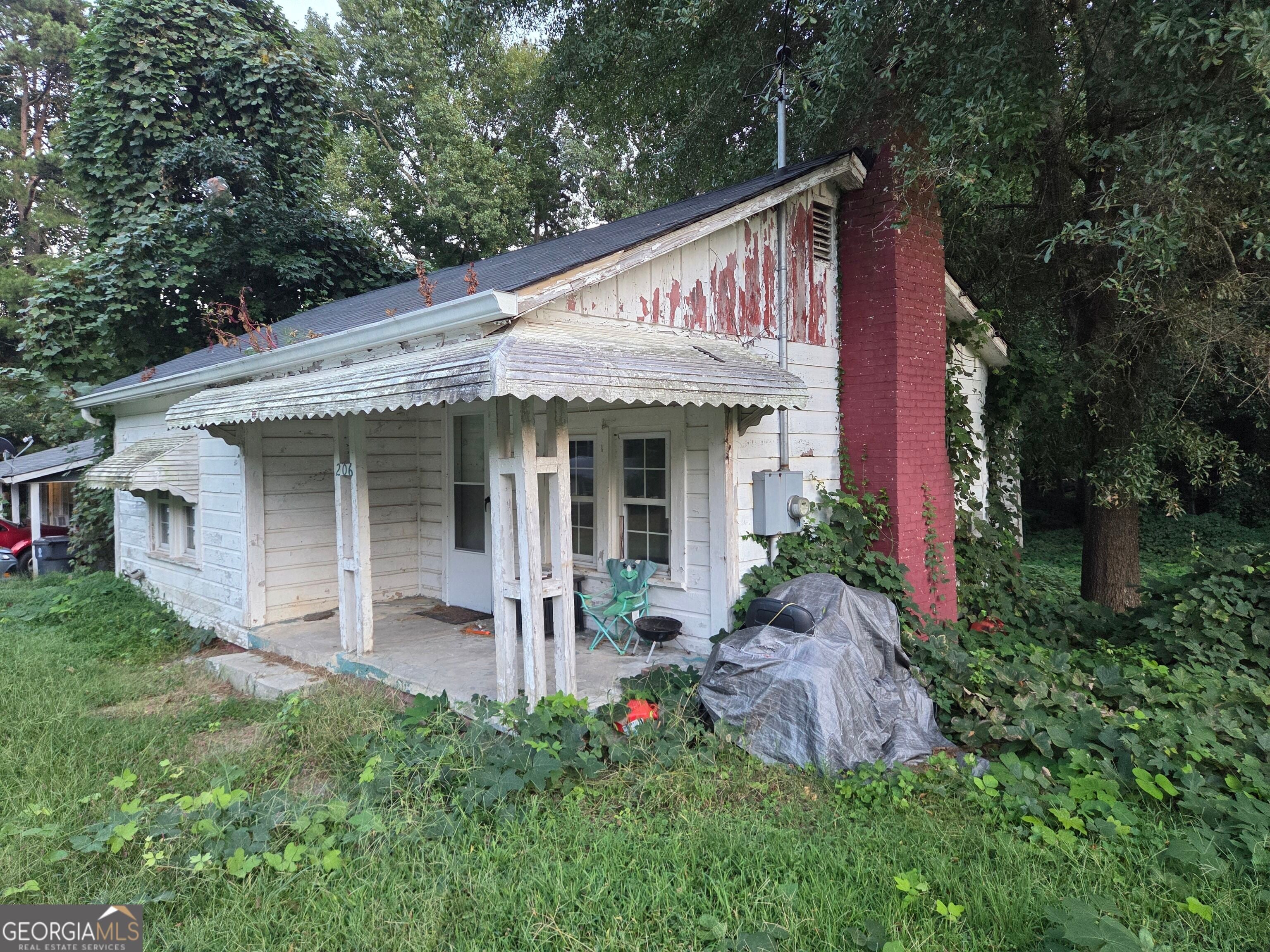 206 Edwards ST