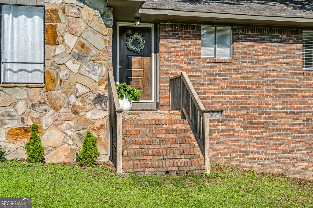 Photo of 2814 Suncrest Dr, Dalton, GA 30721 (MLS # 10809381)