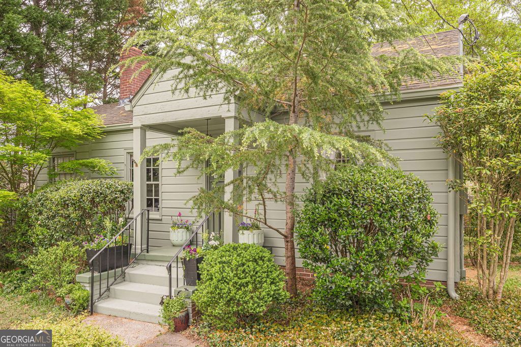 Photo of 712 Berkeley Avenue NW, Atlanta, GA 30318 (MLS # 10734993)