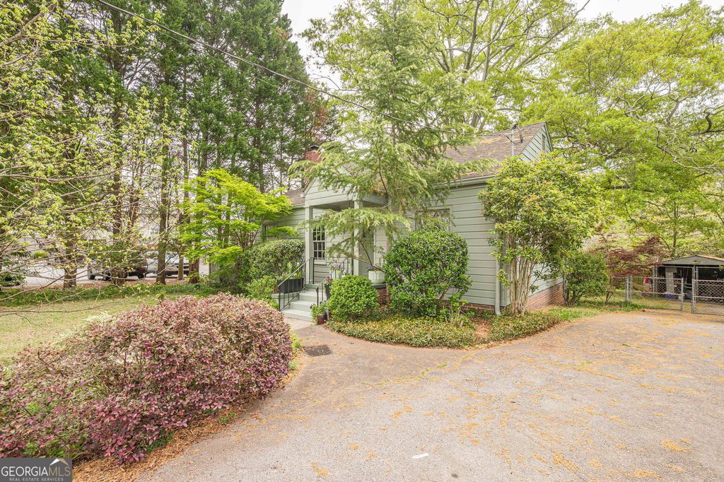 Photo of 712 Berkeley Avenue NW, Atlanta, GA 30318 (MLS # 10734993)