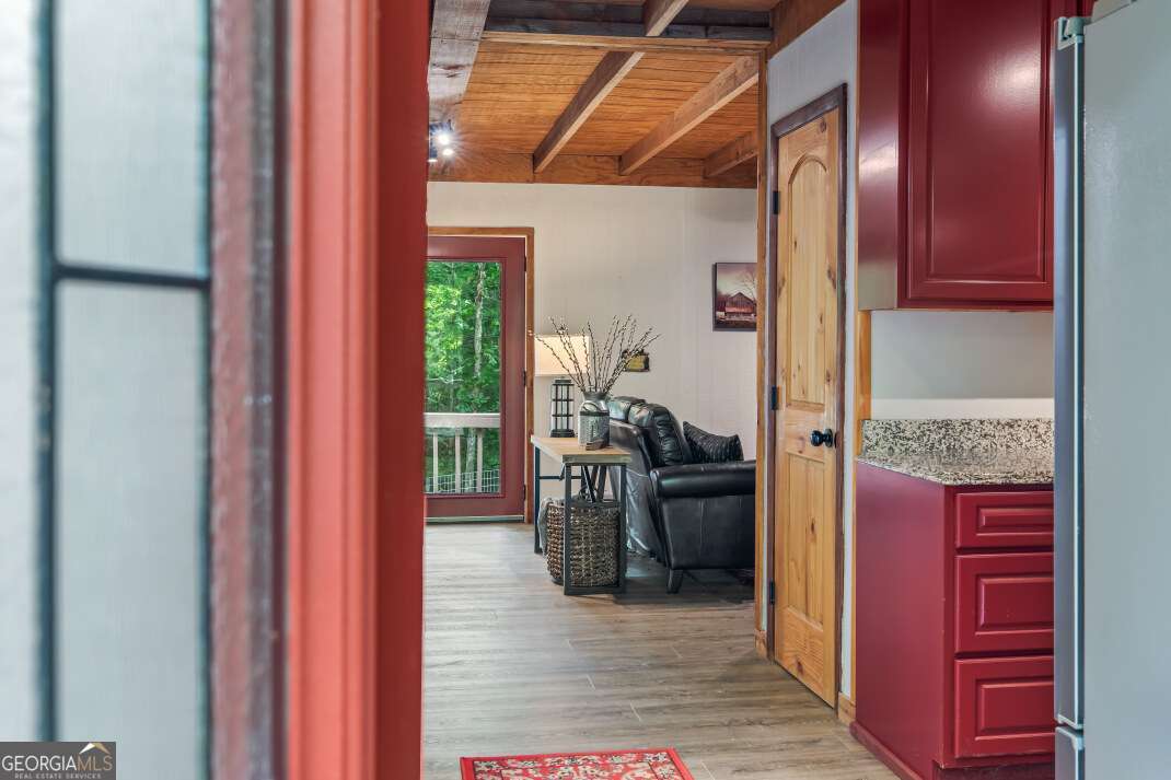 132 Silver Dollar LN