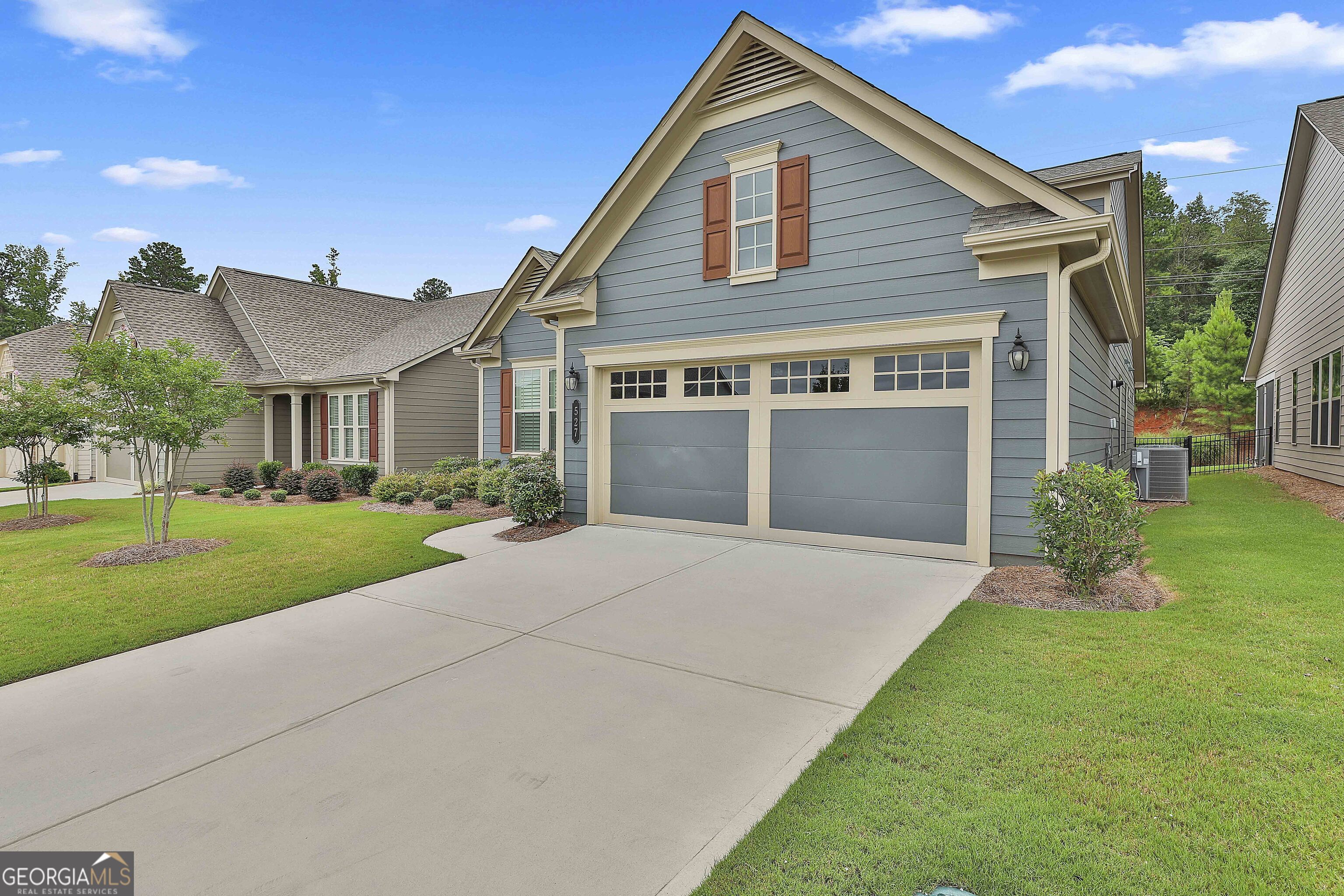 527 Hazelnut DR