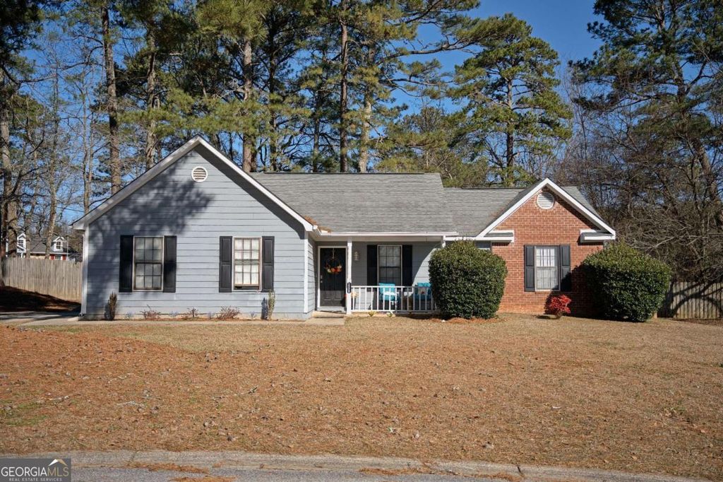 Photo of 1528 Carriage Lane, Jonesboro, GA 30238 (MLS # 10742848)