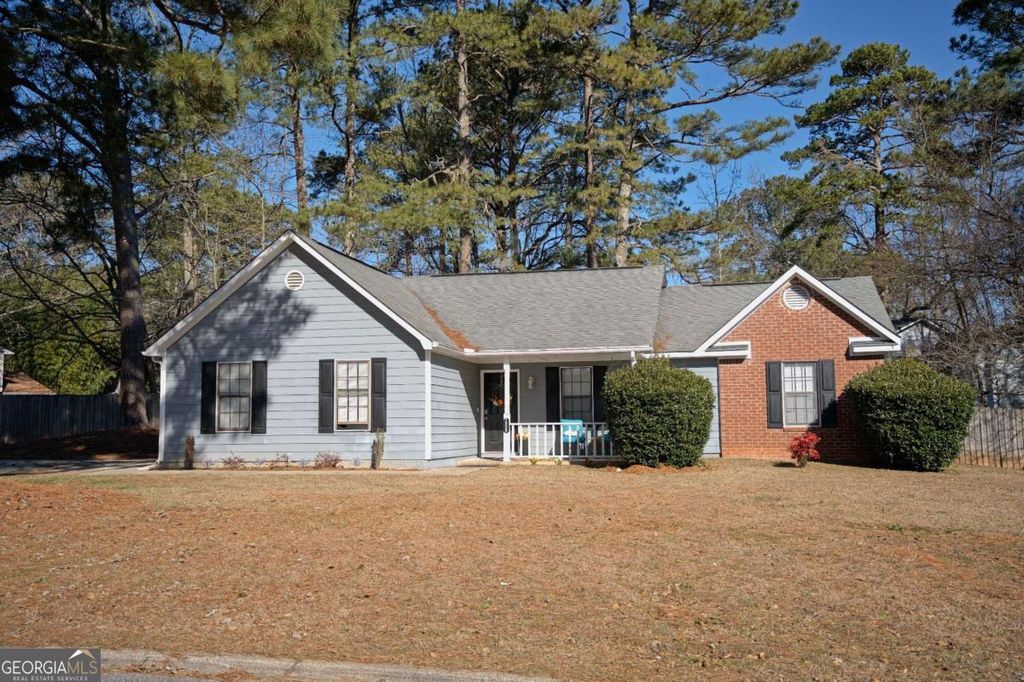 Photo of 1528 Carriage Lane, Jonesboro, GA 30238 (MLS # 10742848)