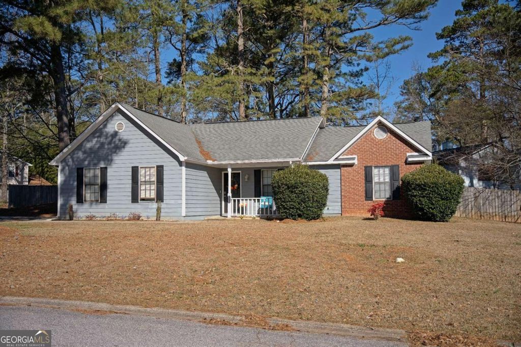 Photo of 1528 Carriage Lane, Jonesboro, GA 30238 (MLS # 10742848)