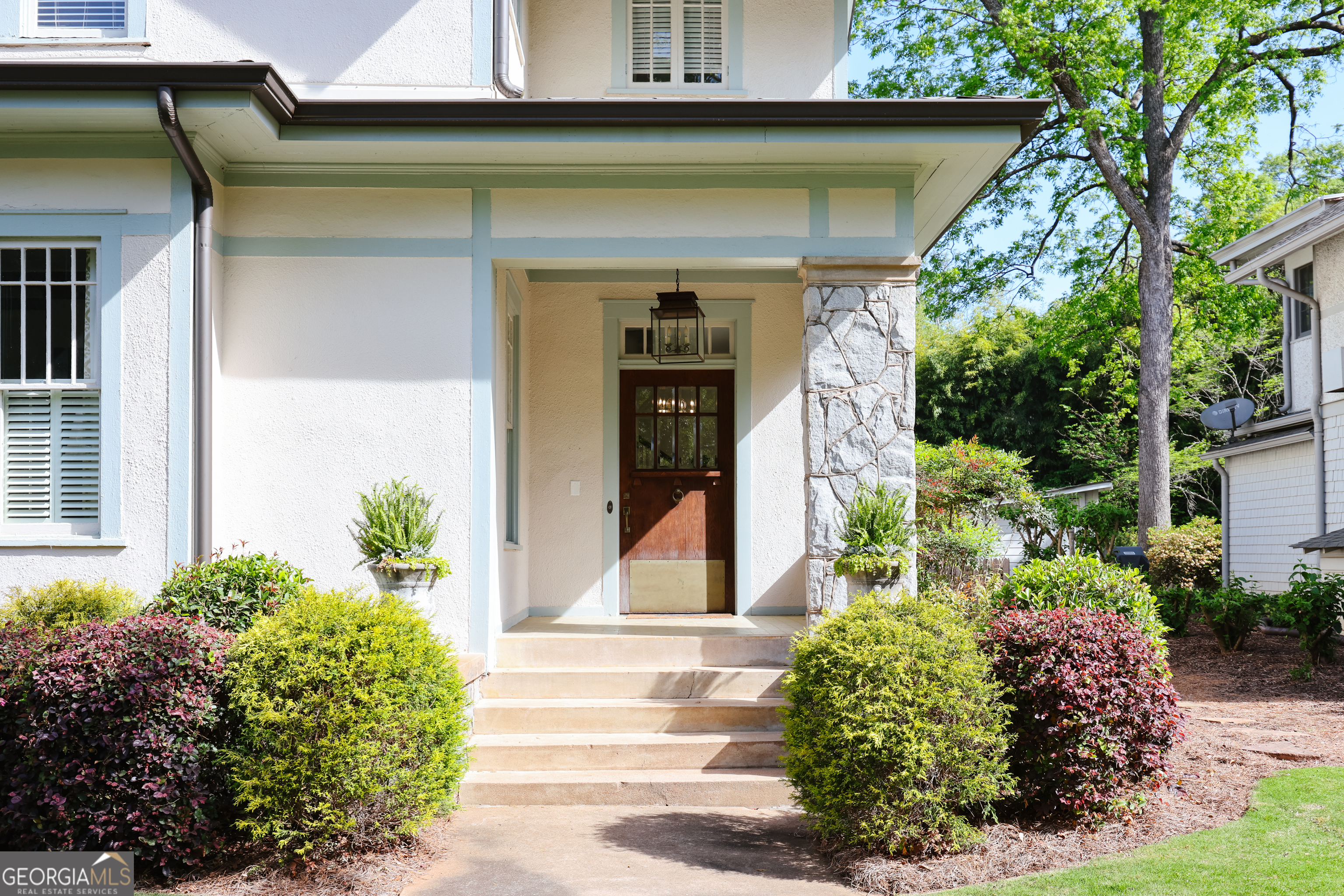 230 Woodlawn AVE