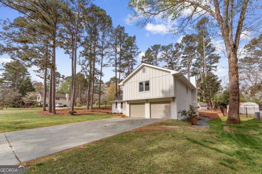 Photo of 1963 Benthill Drive, Marietta, GA 30062 (MLS # 10717922)