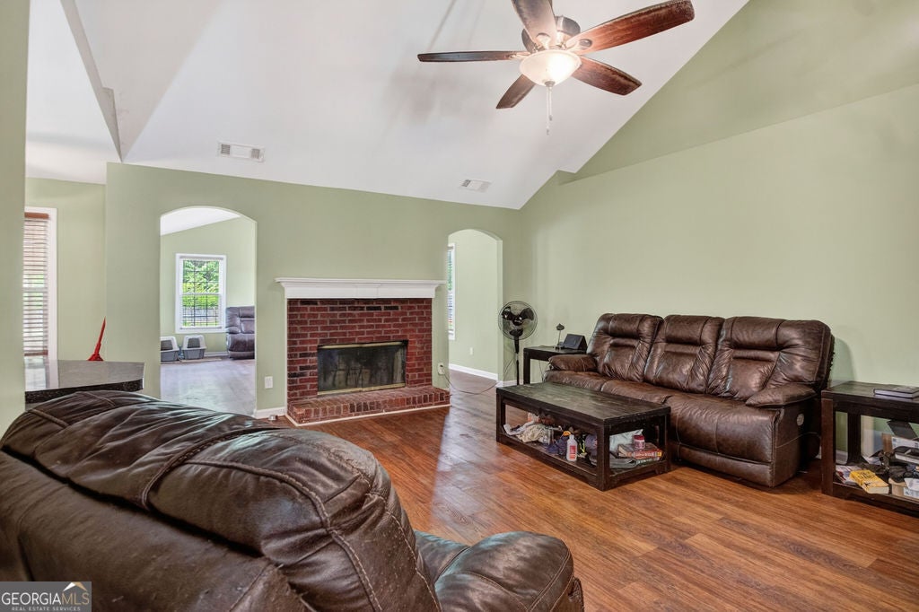 254 Taylor LN