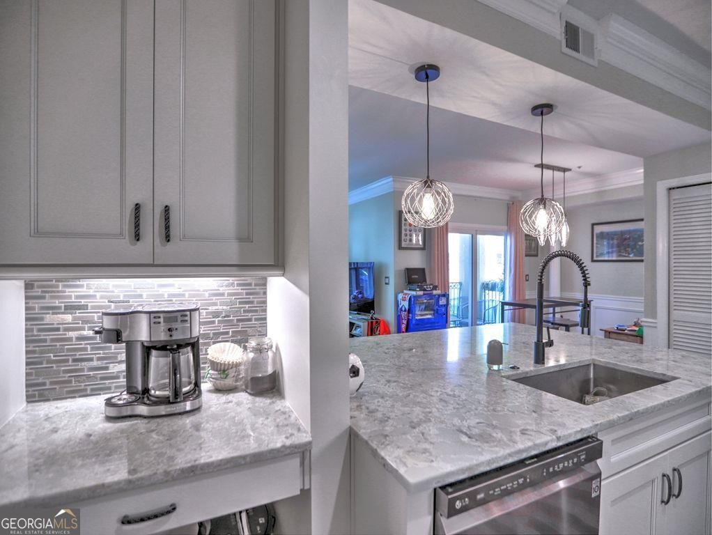 955 Juniper ST NE 1116