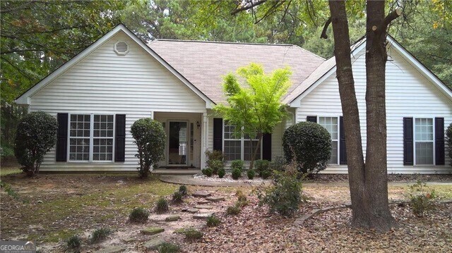 Beautiful well maintained home.3bd/2ba with solid surface counters,master bedroom with soaking tub and sep shower. Short sale.