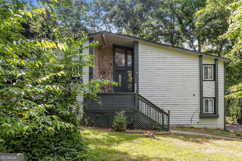 Photo of 6651 Windwood Circle, Douglasville, GA 30135 (MLS # 10787918)