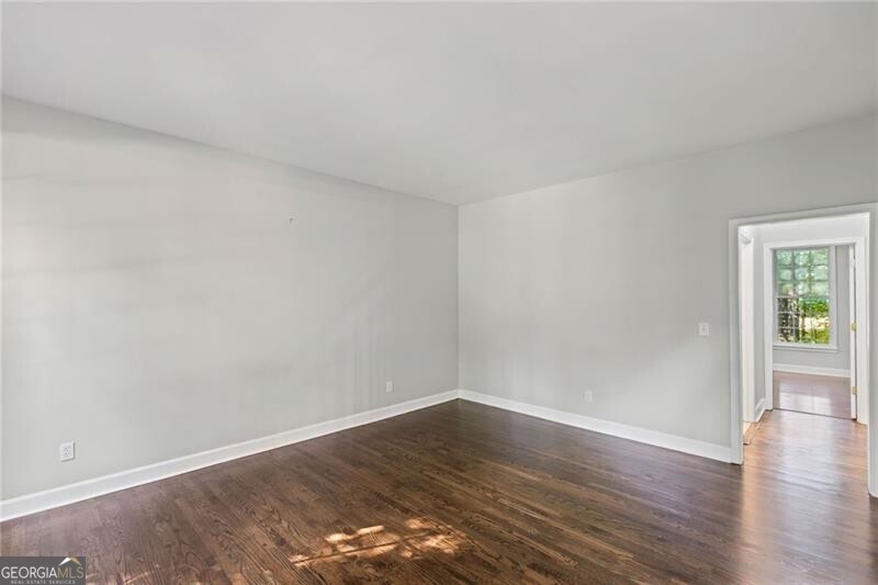 Roswell, Georgia 30075, United States, 6 Bedrooms Bedrooms, ,4 BathroomsBathrooms,Residential,Pending,212312