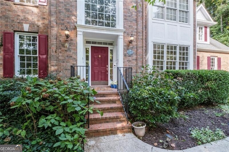 Roswell, Georgia 30075, United States, 6 Bedrooms Bedrooms, ,4 BathroomsBathrooms,Residential,Pending,212312