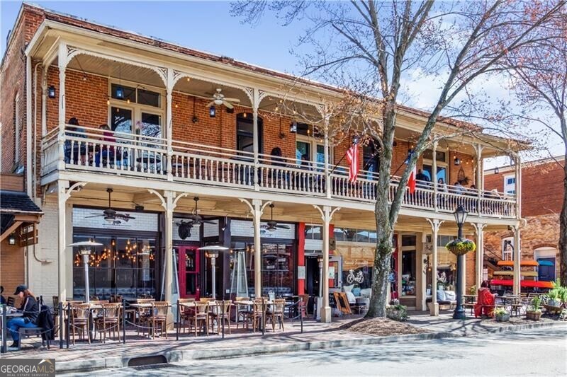 Roswell, Georgia 30075, United States, 6 Bedrooms Bedrooms, ,4 BathroomsBathrooms,Residential,Pending,212312