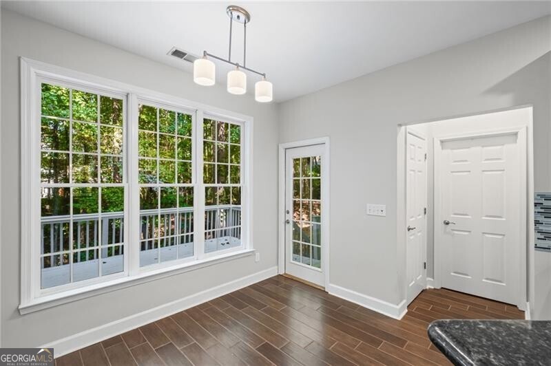 Roswell, Georgia 30075, United States, 6 Bedrooms Bedrooms, ,4 BathroomsBathrooms,Residential,Pending,212312