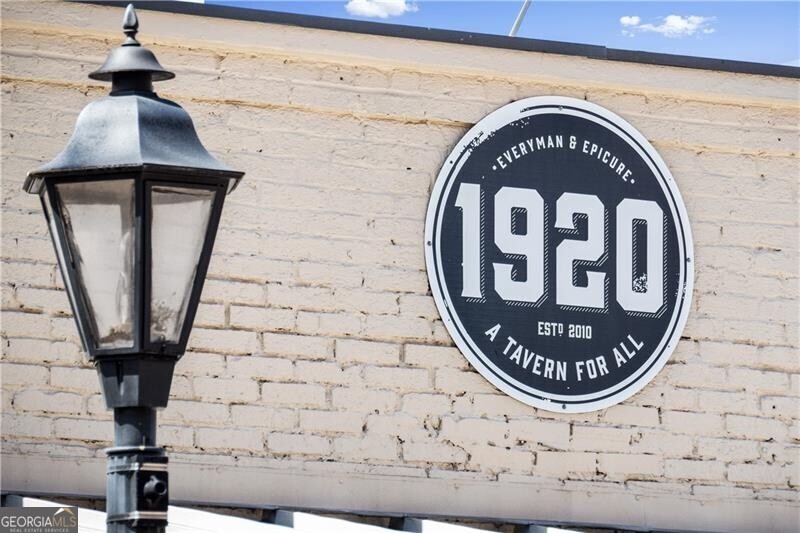 Roswell, Georgia 30075, United States, 6 Bedrooms Bedrooms, ,4 BathroomsBathrooms,Residential,Pending,212312