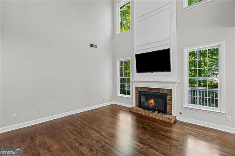 Roswell, Georgia 30075, United States, 6 Bedrooms Bedrooms, ,4 BathroomsBathrooms,Residential,Pending,212312